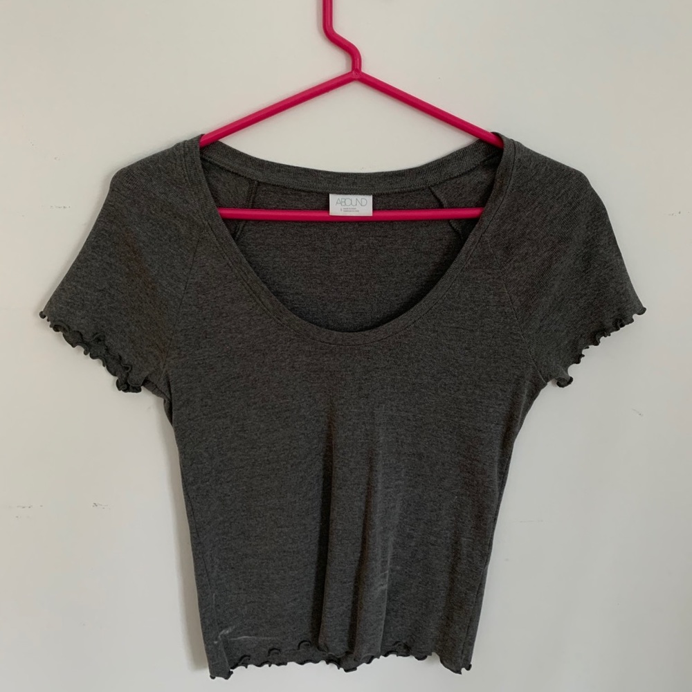 gray tshirt lettuce sleeves